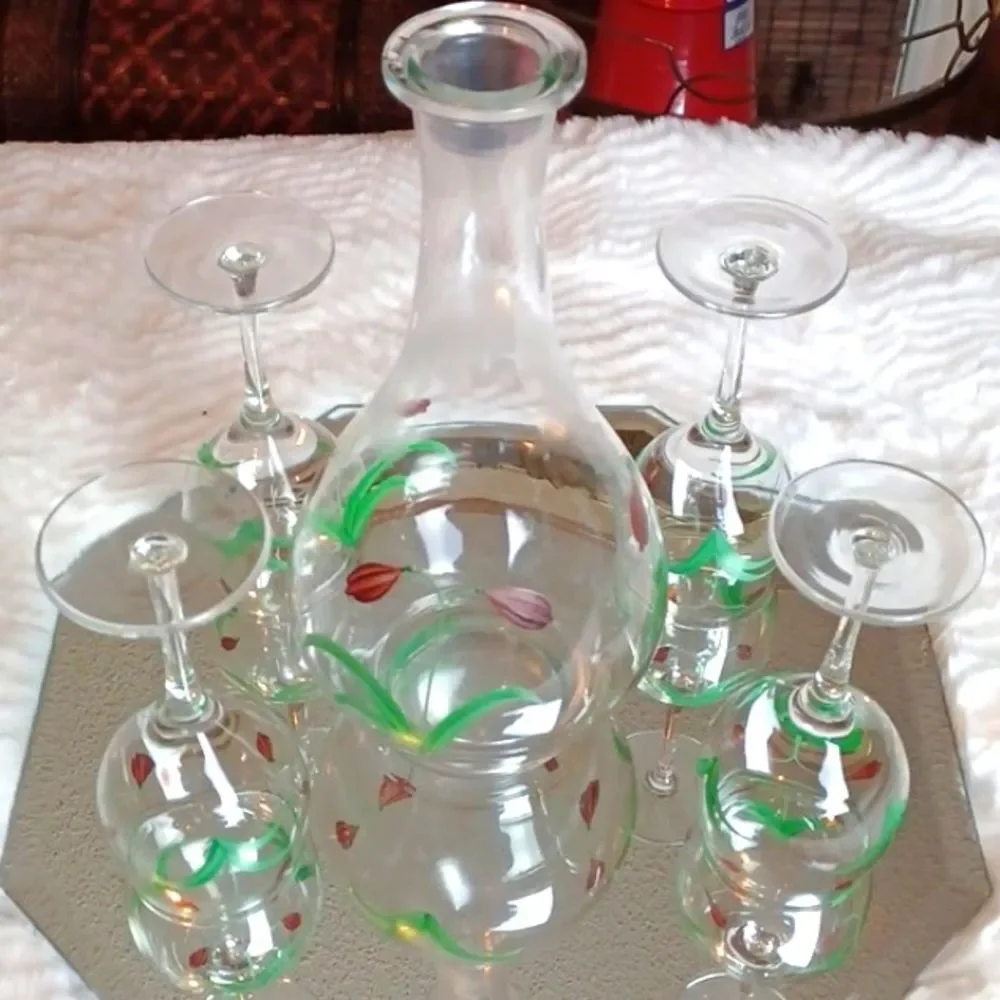 Home Vintage 70,s  Hand Painted Tulips  Wine Set 5 Piece